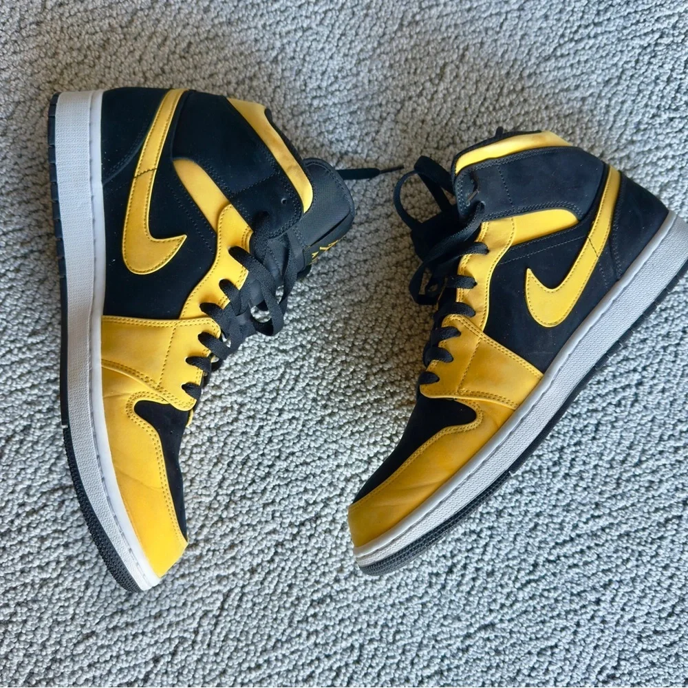 Nike Air Jordan 1 Mid Reverse New Love Yellow Black 554724-071 Size 13